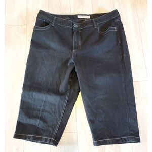 Chico's Platinum 3 Black Women's Denim Capri Jeans Long Shorts Pockets‎ Button